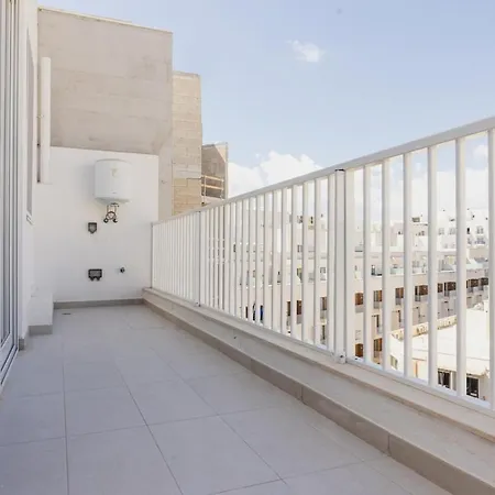 Stylish Sea-view Penthouse In The Heart Of *