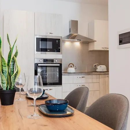 아파트 Stylish Sea-view Penthouse In The Heart Of