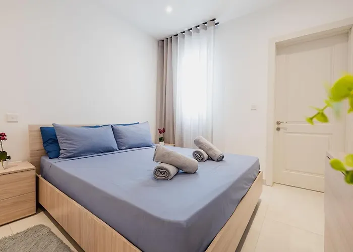 Stylish Sea-view Penthouse In The Heart Of 슬리에마