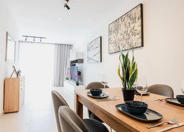 Stylish Sea-view Penthouse In The Heart Of *