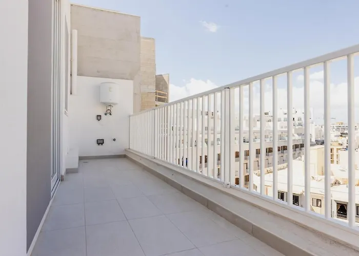 Stylish Sea-view Penthouse In The Heart Of *