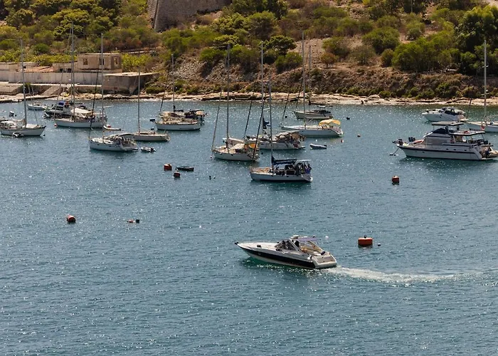 Stylish Sea-view Penthouse In The Heart Of