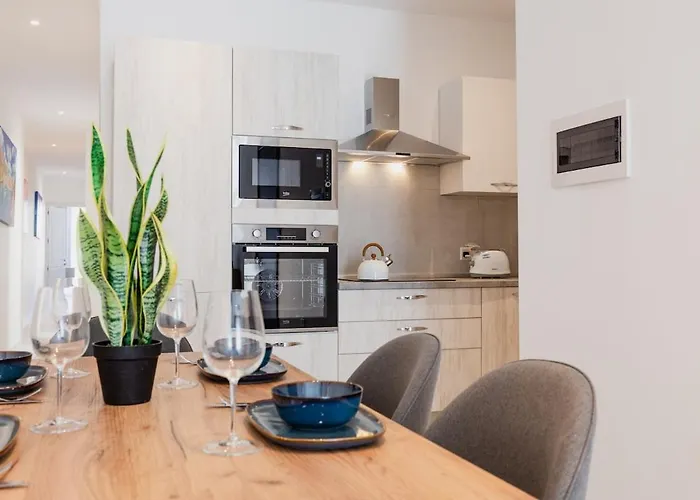 아파트 Stylish Sea-view Penthouse In The Heart Of