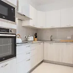 Апартаменты Stylish Sea-view Penthouse In The Heart Of *