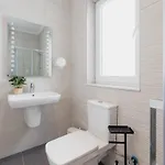 Stylish Sea-view Penthouse In The Heart Of דירה סליאמה