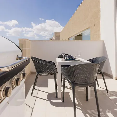 Апартаменты Stylish Sea-view Penthouse In The Heart Of