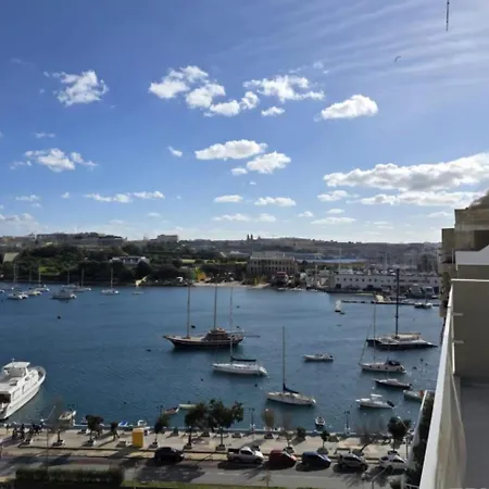 Stylish Sea-view Penthouse In The Heart Of Sliema