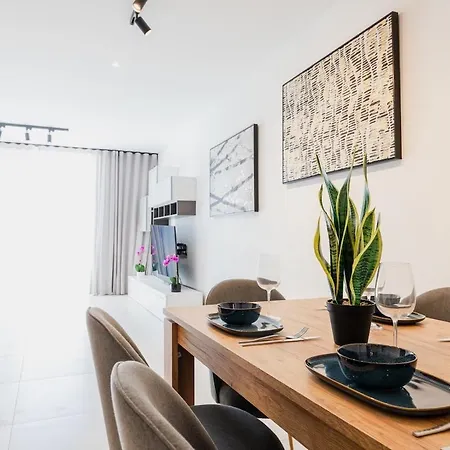 Stylish Sea-view Penthouse In The Heart Of *