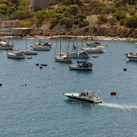 Stylish Sea-view Penthouse In The Heart Of