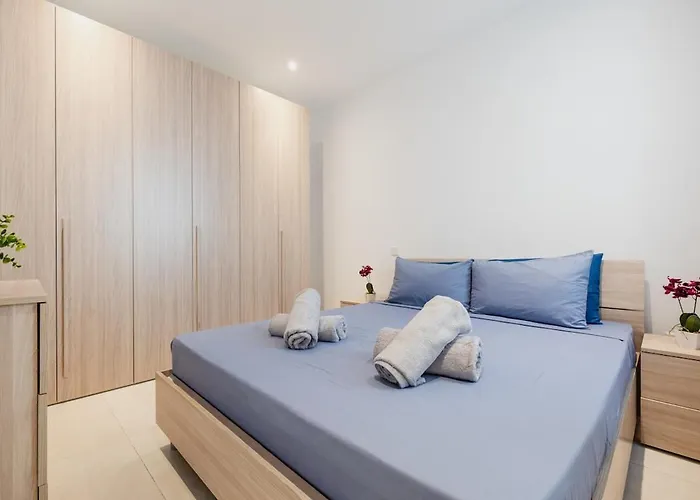 Stylish Sea-view Penthouse In The Heart Of *