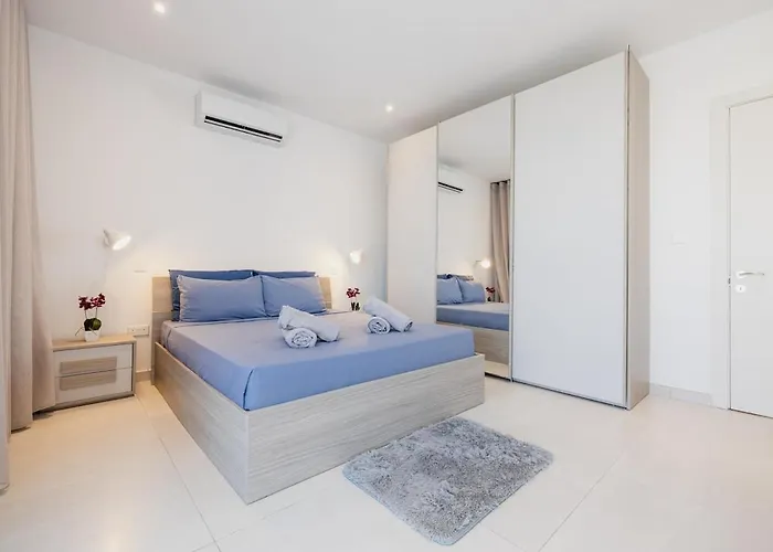 Stylish Sea-view Penthouse In The Heart Of Apartament